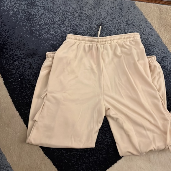 Solid mid waist cargo joggers - Picture 8 of 12